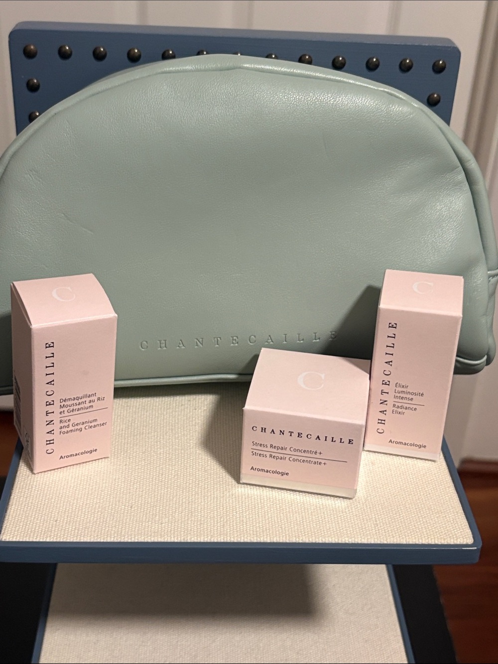 New CHANTECAILLE 4 Pc Set Bag Stress Repair Concentrate Radiance Elixir Cleanser
